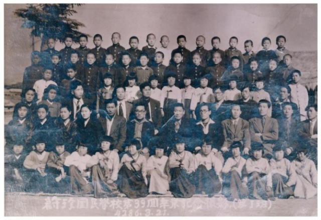 ▲ 제39회 졸업생(1953년)의 모습.