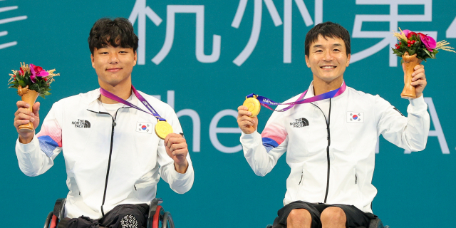 ▲ 항저우 장애인아시아경기대회 휠체어 테니스 남자 복식에서 금메달을 딴 임호원(왼쪽), 한성봉 선수. 대구시체육회 제공