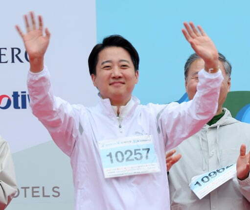 '대세' <b>이재명</b> '역전' 김문수 '완주' 이준석