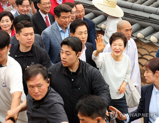 <b>박근혜</b> 선거일 하루 전 '<b>부울경 방문</b>', "현명한 투표할거라 생각"