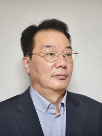 송국건 정치평론가