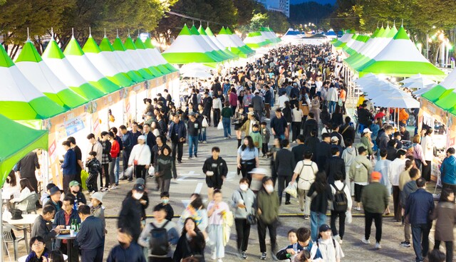 구미시 전체가 축제장…<b>구미푸드페스티벌</b> 등 10여 개 행사에 20만 명 이...