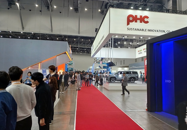 [현장에서] "AI가 달리고, 로봇이 싸우고, 드론이 난다...FIX 2025 대구를 ... - 뉴스 썸네일 이미지